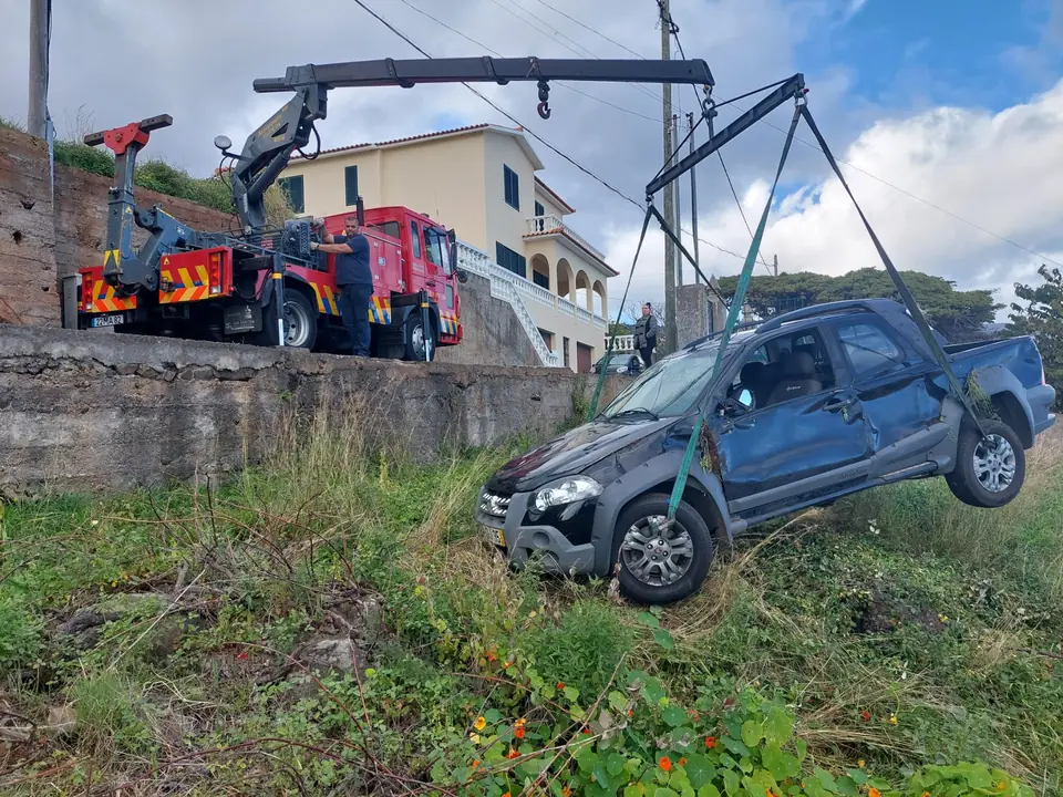 Serviço de grua para remoção de viaturas – foto 1